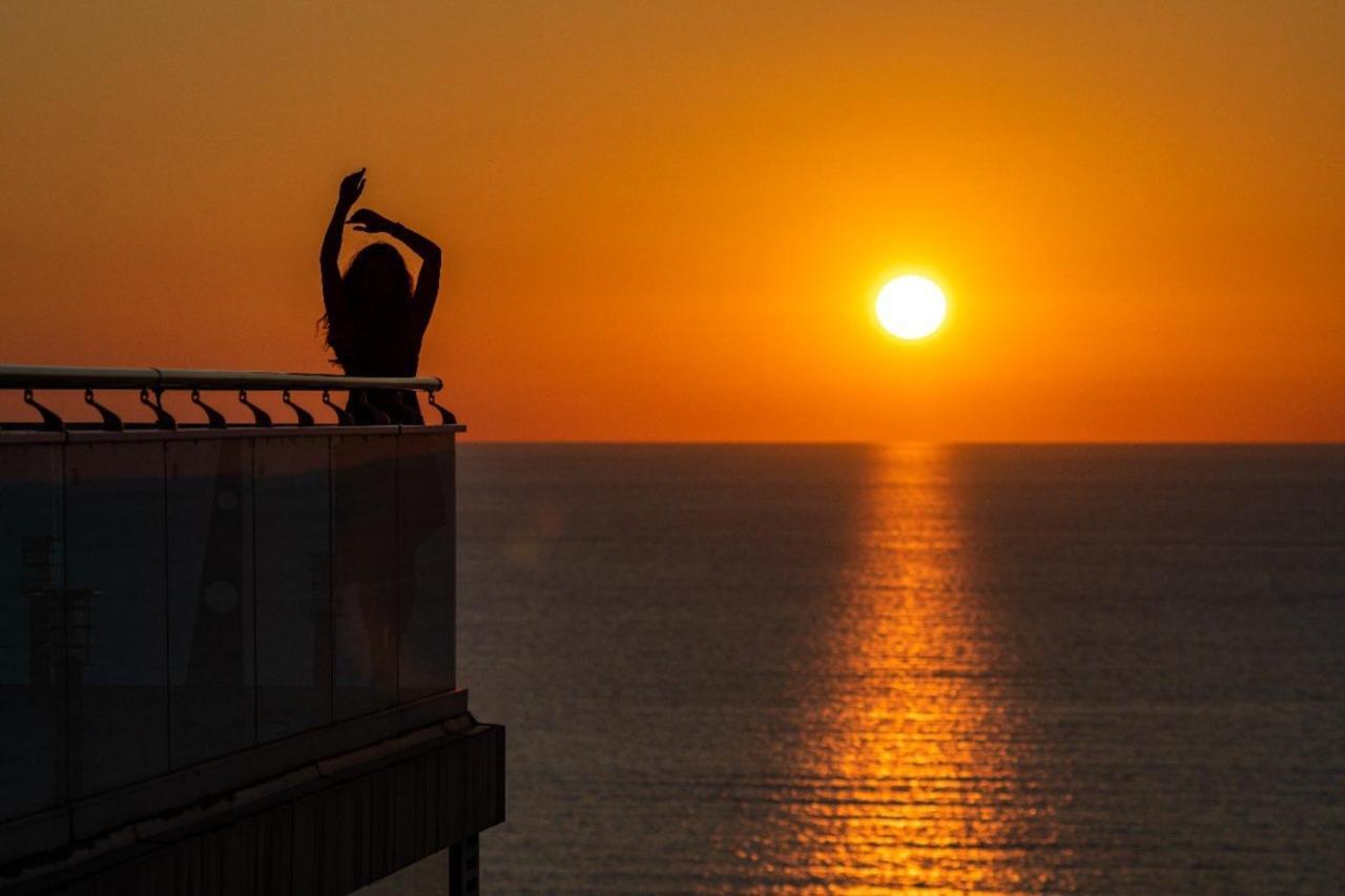 Sunrise Apart-Hotel Батуми Екстериор снимка